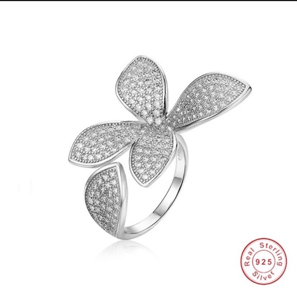 Scarpi’s Swag & Sundries Jewelry - Beautiful 925 Silver Ring